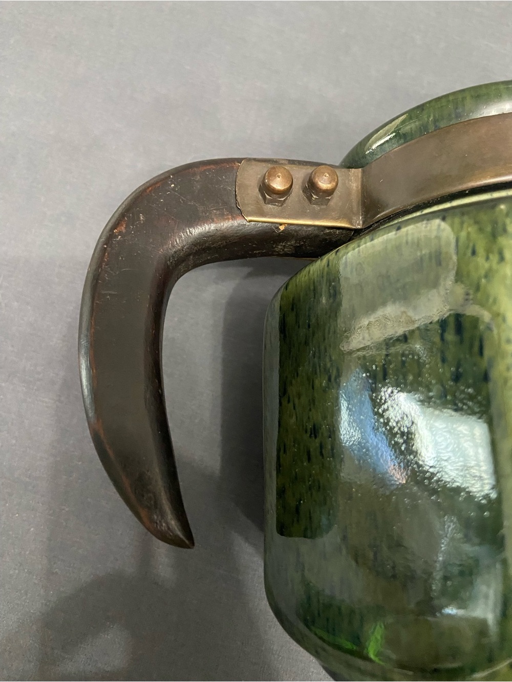 VTG Japanese Stoneware Teapot Green Speckled Glaze Wooden Handle Brass Fittings - Picture 9 of 17